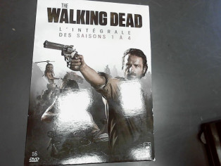 COFFRET THE WALKING DEAD SAISON 1 A 4 reconditionné