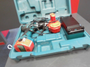 MAKITA 6381D 2 BATTERIES reconditionné