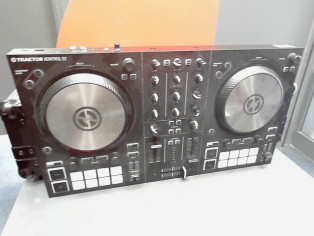 TRAKTOR KONTROL S2 + FLIGHT CASE reconditionné