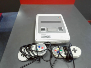 SUPER NINTENDO + 2 MANETTES reconditionné