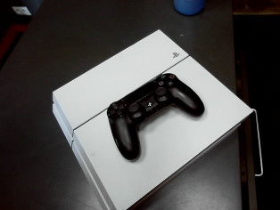 CONSOLE PS4 BLANCHE 500GO reconditionné