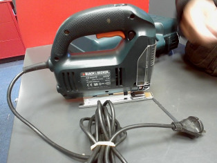 SCIE SAUTEUSE BLACK ET DECKER KS 655PE reconditionné