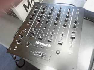 TABLE DE MIXAGE NUMARK M6 USB reconditionné