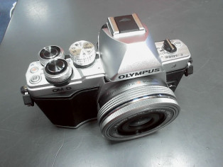 OLYMPUS OM-D E-M10II reconditionné