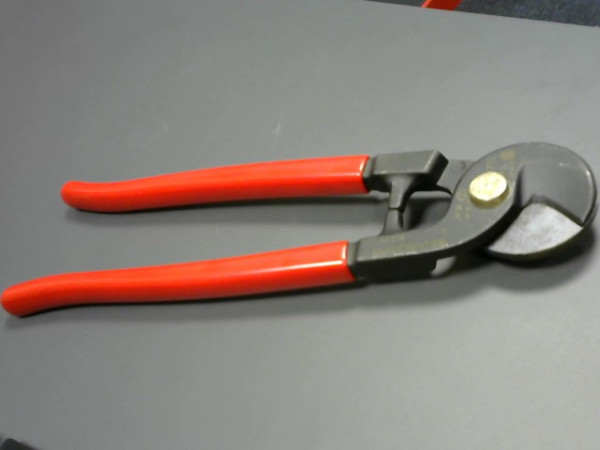 PINCE COUPANTE FACOM 290MM