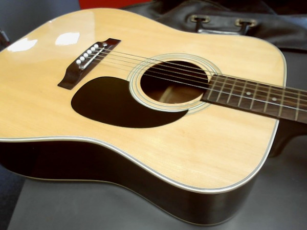 GUITARE YOO-JIN J-71 POC EN BAS + HOUSSE