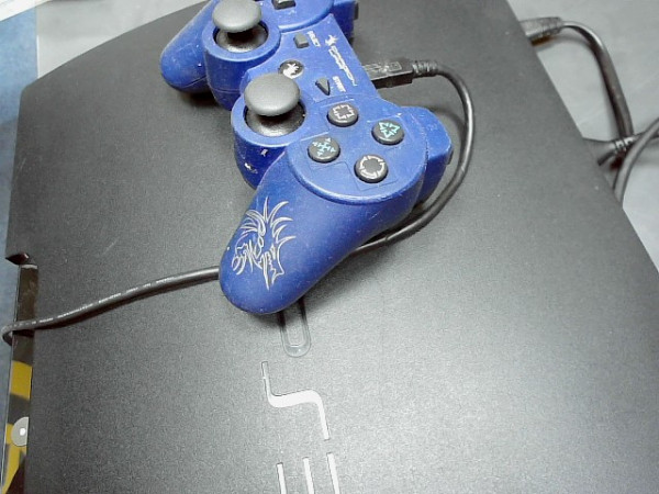 PS3 SLIM 320GO MANETTE NONAME