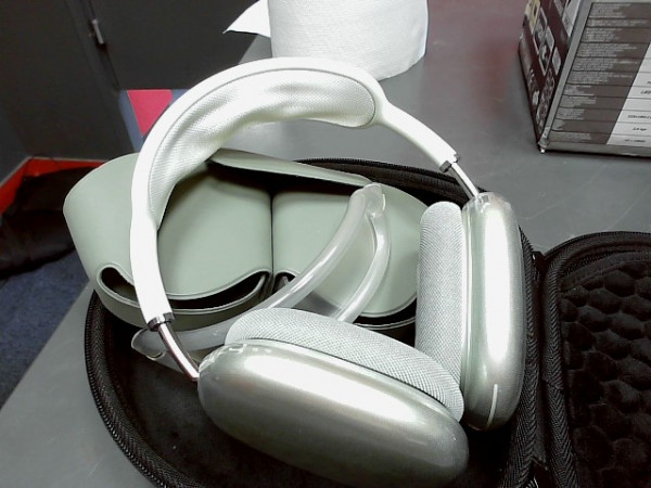 AIRPODS MAX VERTS + POCHETTE