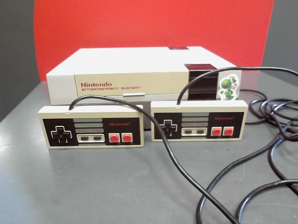 NINTENDO NES + 2 MANETTES reconditionné