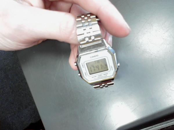 MONTRE CASIO BLANCHE reconditionné