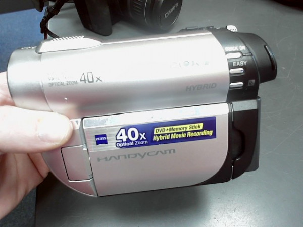 CAMESCOPE MINI DVD SONY HANDYCAM DVD110E reconditionné