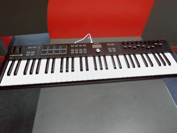 CLAVIER ARTURIA KEYLAB ESSENTIAL 61 reconditionné