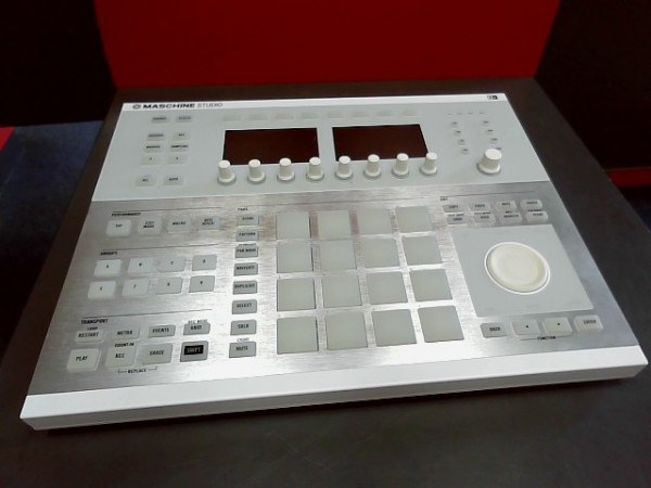 MASCHINE STUDIO reconditionné