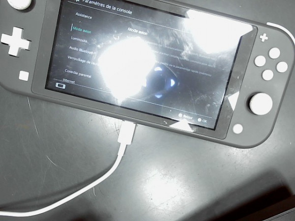 NINTENDO SWITCH NOIRE SANS CHARGEUR reconditionné