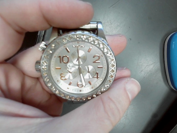 MONTRE NIXON DAME PILE A CHANGER reconditionné